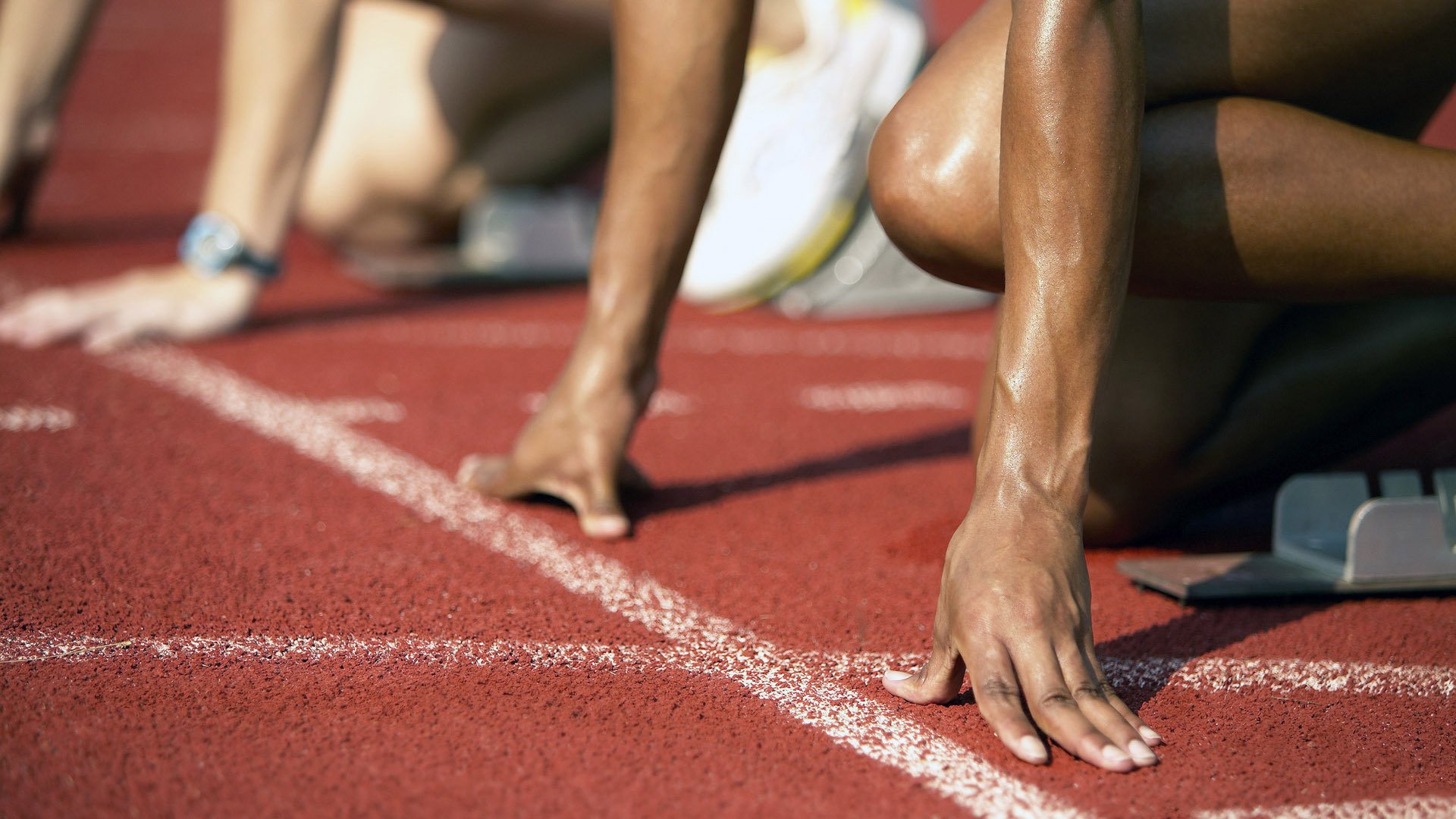 “腰旗橄榄球：东部新区赛场挑战极限，成为赛季亮点”